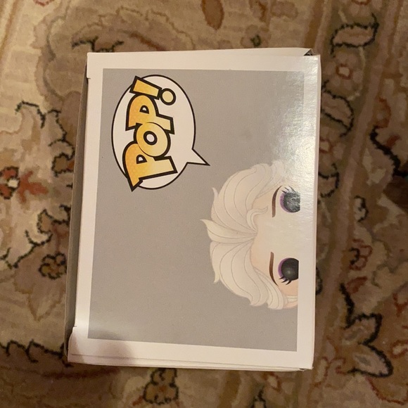 Disney’s Elsa Funko Pop Figure 82 - Picture 4 of 4